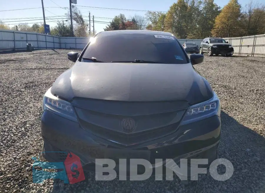 19UDE2F33JA008719 Photo# 5