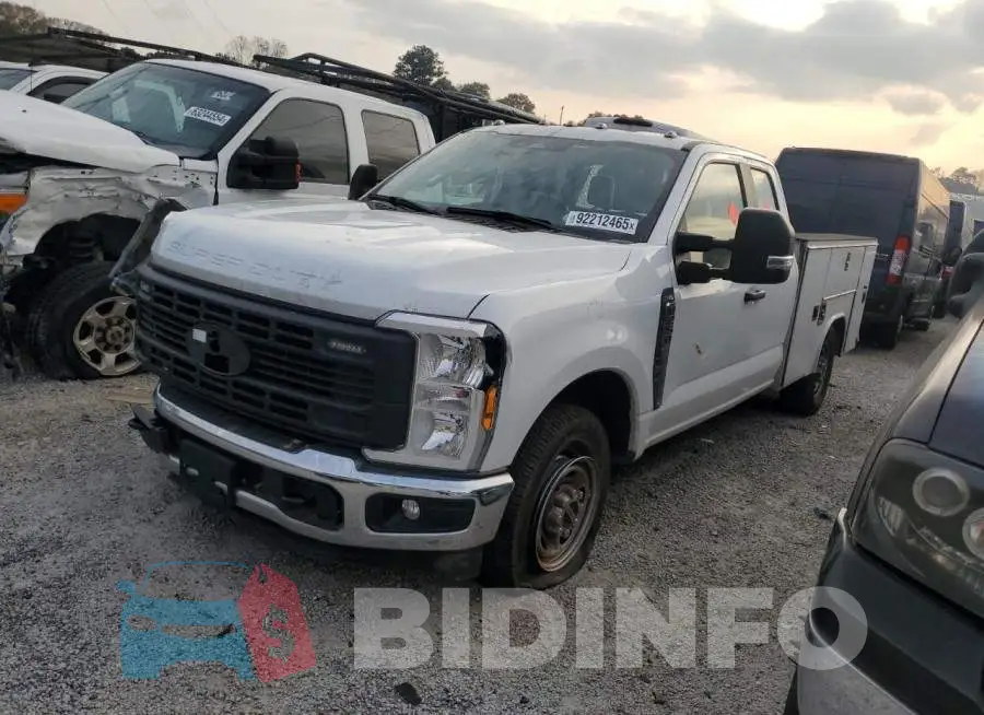 1FT7X2AA2PED71395 Photo# 1