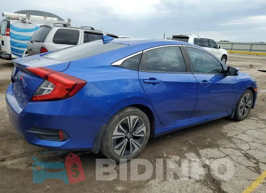 19XFC1F30HE018302 Photo# 3