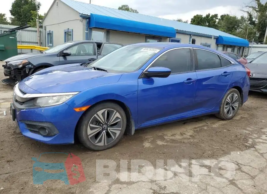 19XFC1F30HE018302 Photo# 1