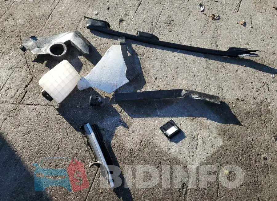 JF2GUADC8RH218426 Photo# 13