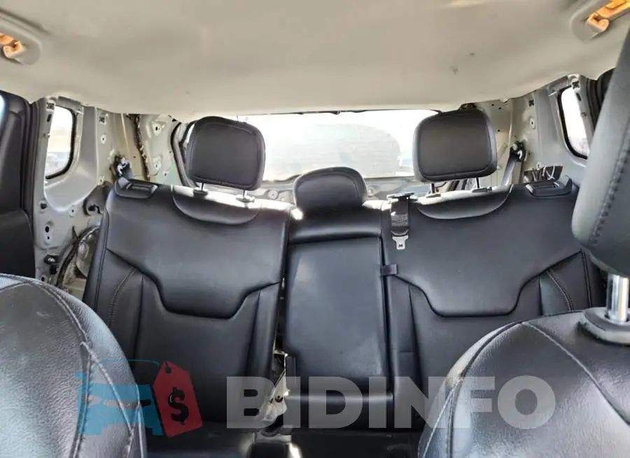 3C4NJDCB7LT167115 Photo# 10