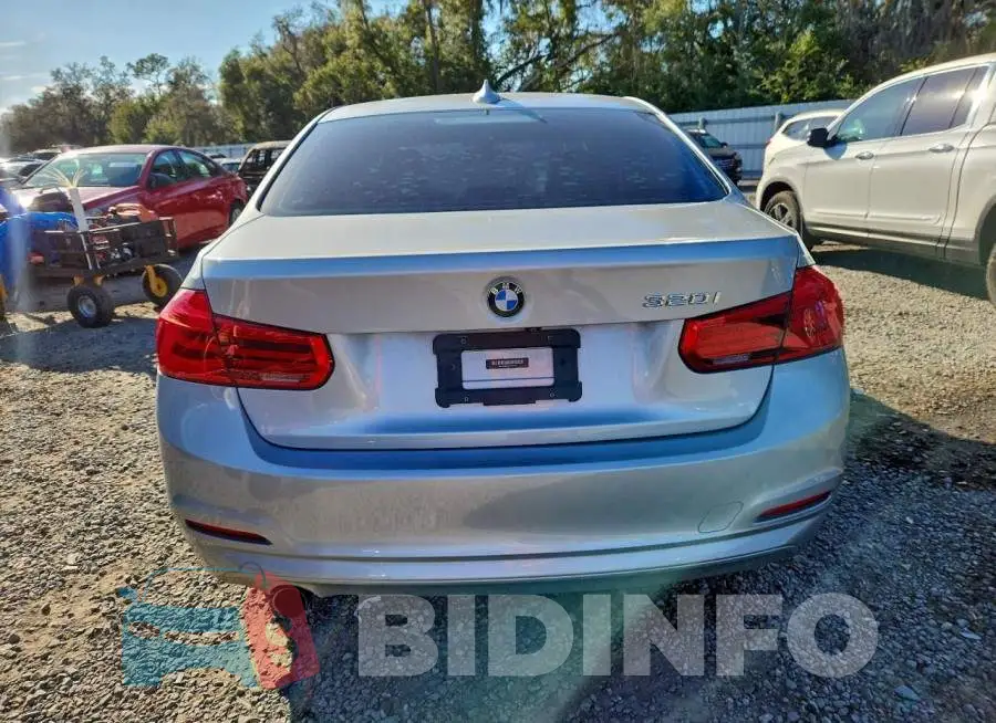WBA8A9C52JAD28057 Photo# 6