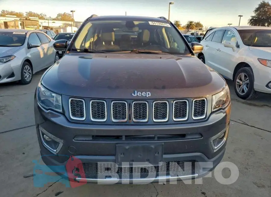 3C4NJDCB2LT137326 Photo# 5