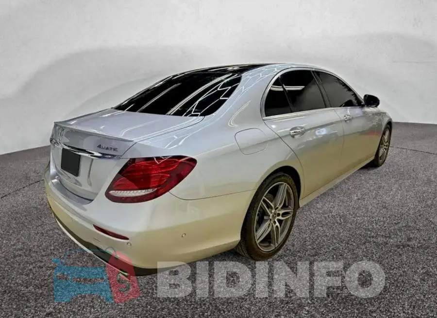 WDDZF4KB6JA358345 Photo# 4