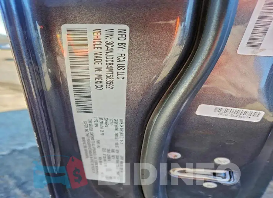 3C4NJDCB4MT583592 Photo# 14