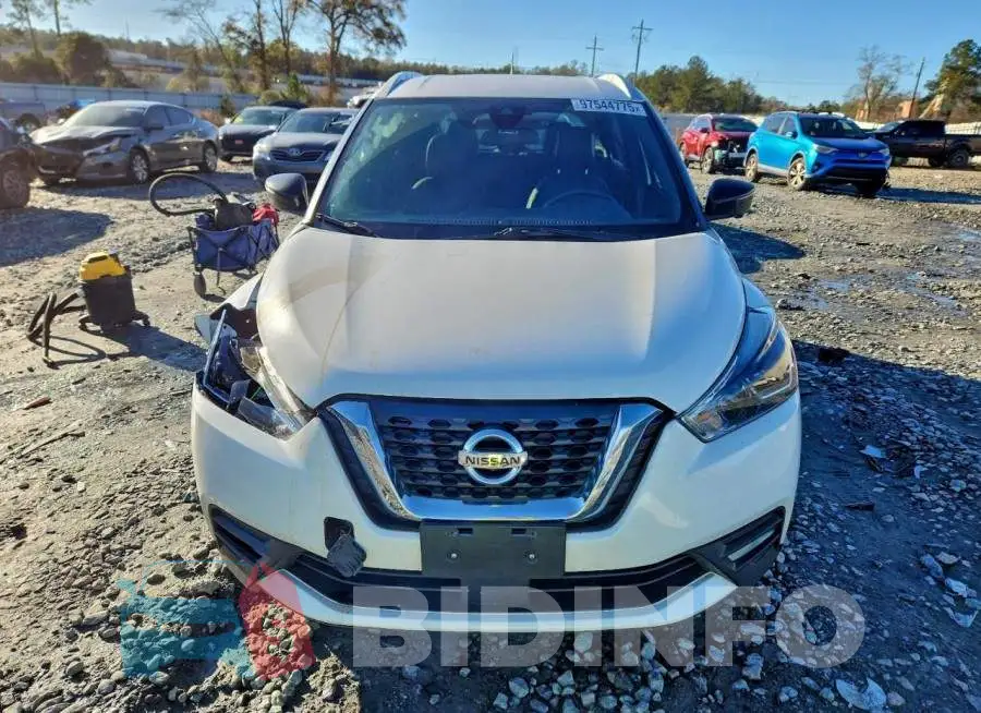 3N1CP5DV2LL511716 Photo# 5