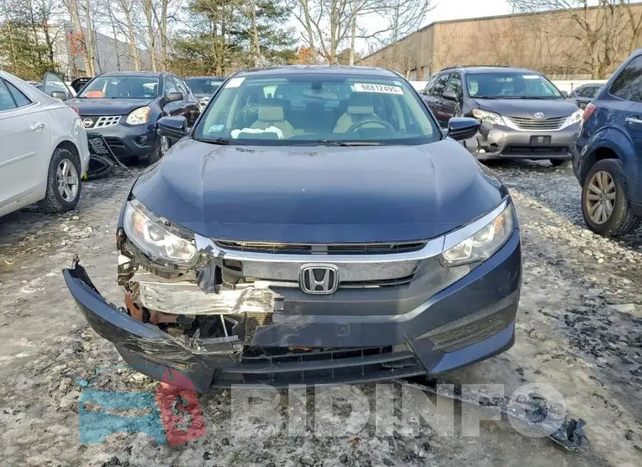 19XFC2F72HE228246 Photo# 5