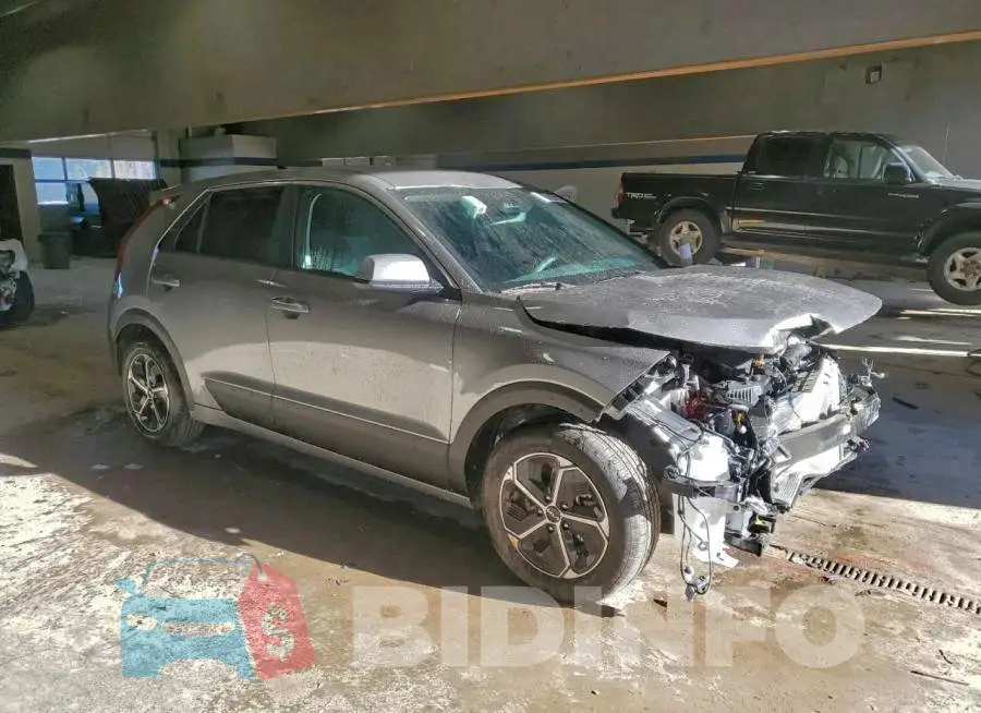 KNDCP3LEXT5323044 Photo# 4
