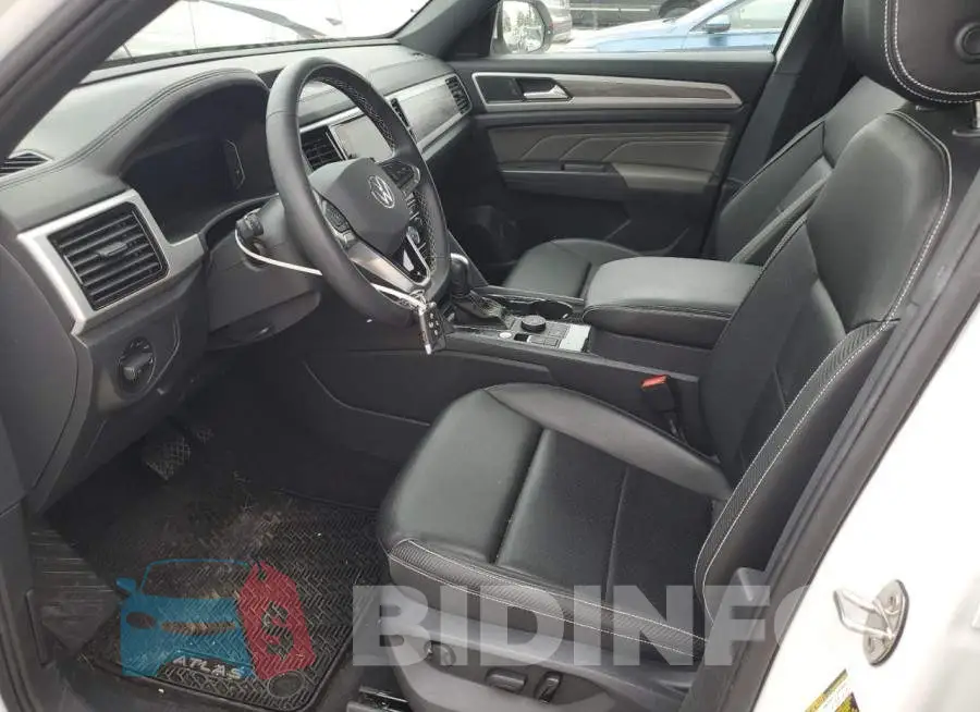 1V2HE2CA7PC224250 Photo# 7