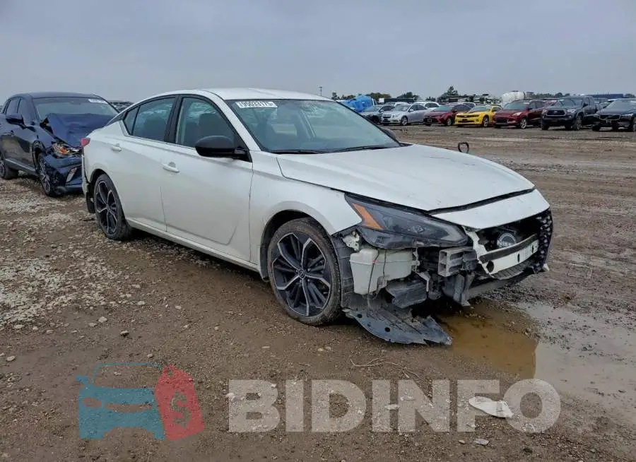 1N4BL4CV8PN377662 Photo# 4