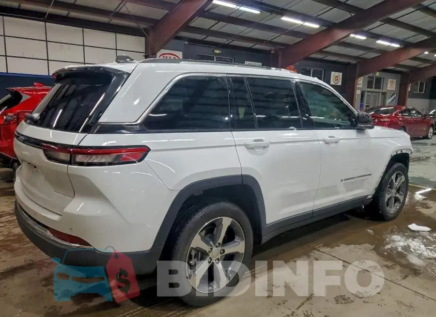 1C4RJYB6XP8774112 Photo# 3