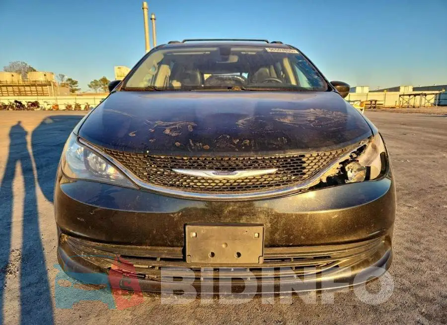 2C4RC1DG4LR258477 Photo# 5