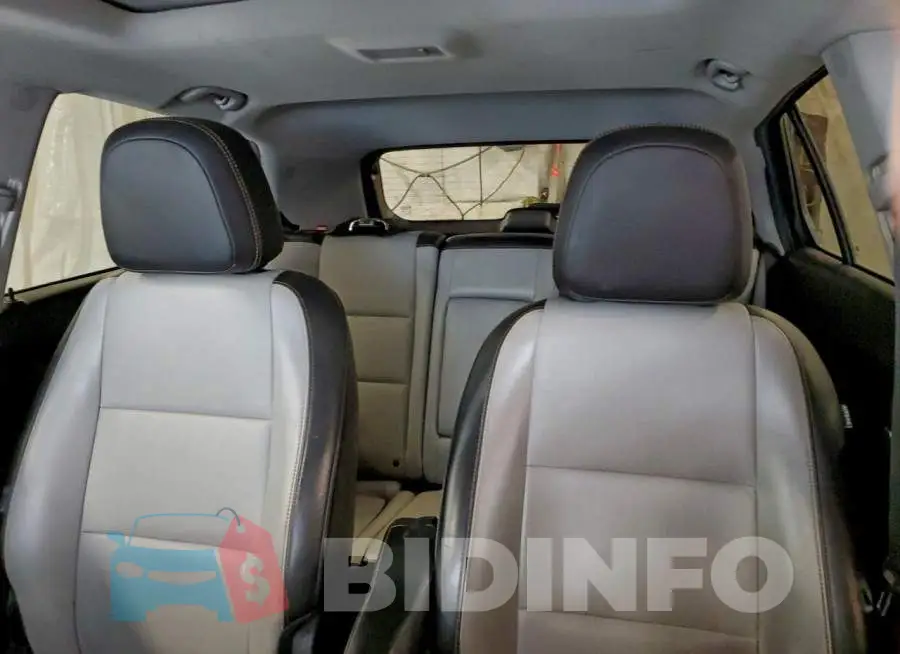 3GNCJRSB9JL162072 Photo# 10