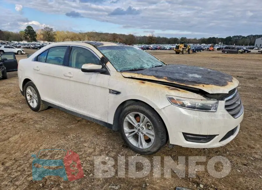1FAHP2E88JG122869 Photo# 4