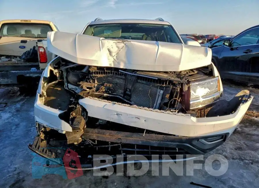 1V2MR2CA5KC616705 Photo# 5
