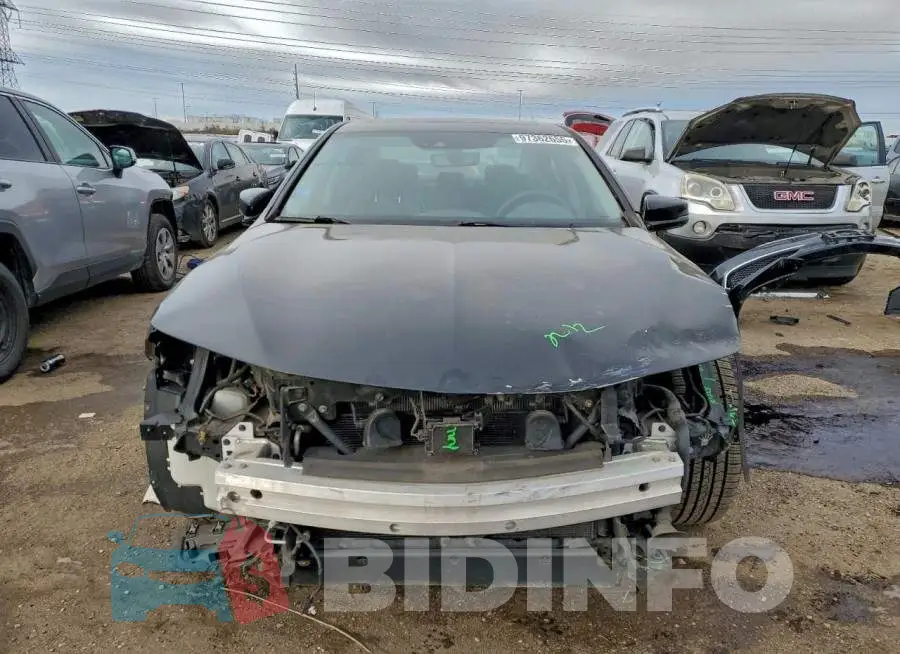 19UUB3F52JA003527 Photo# 5
