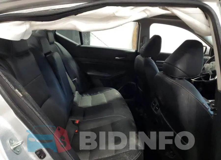 1N4BL4EW2KC137078 Photo# 10