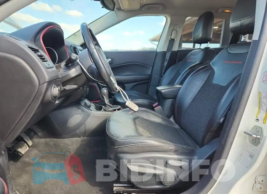 3C4NJDDB7LT177352 Photo# 7