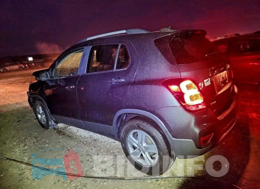 3GNCJLSB6LL253753 Photo# 2