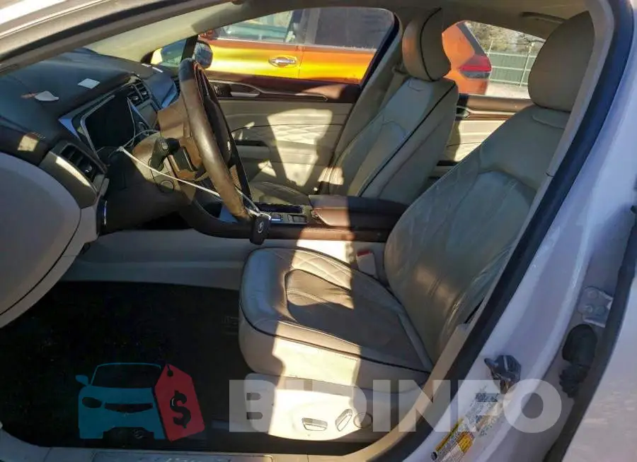 3FA6P0K97HR220190 Photo# 7