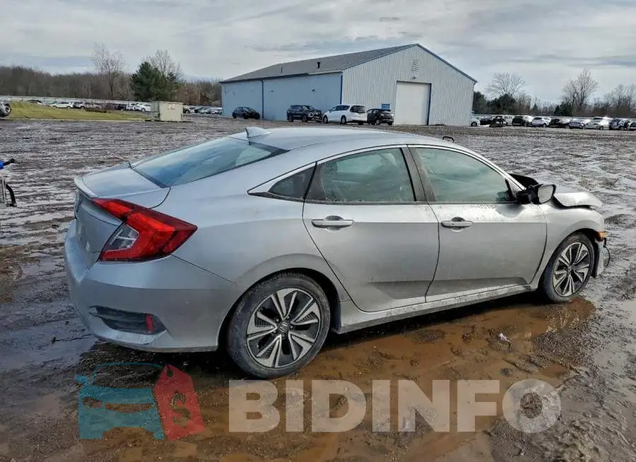 19XFC1F76HE202310 Photo# 3