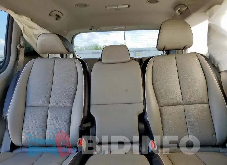KNDMC5C13M6676147 Photo# 10