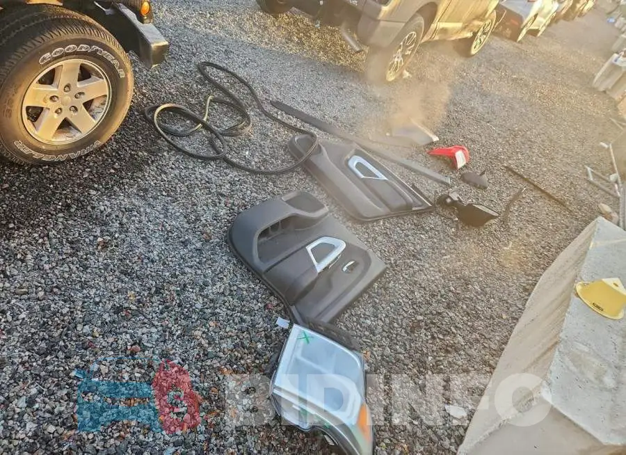 1N6AA1EDXPN110597 Photo# 12
