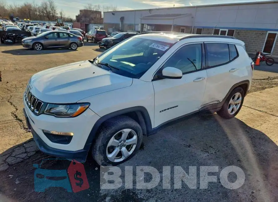 3C4NJDBBXJT401892 Photo# 1
