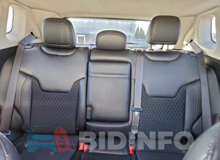 3C4NJDBBXJT401892 Photo# 10