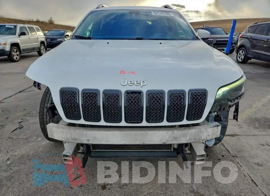 1C4PJLCB4KD160825 Photo# 5
