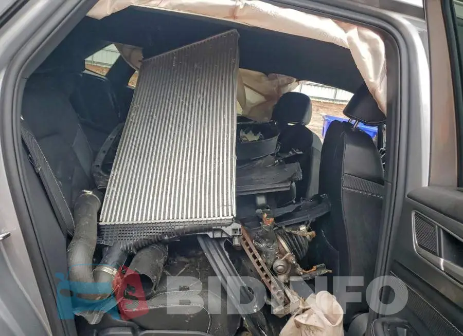 1V2HE2CA6SC205469 Photo# 10