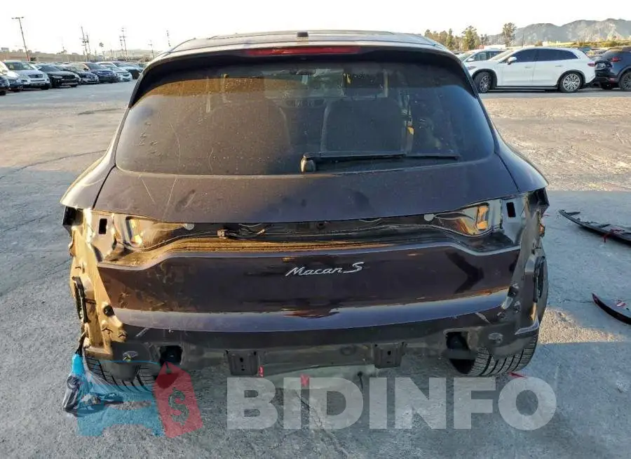 WP1AB2A58MLB35766 Photo# 6