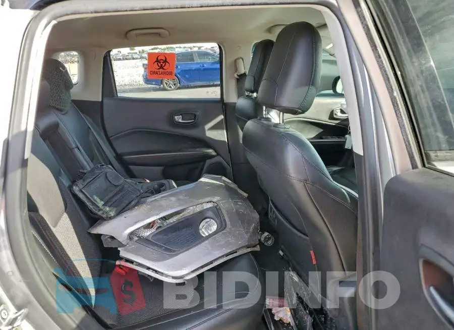 3C4NJDDB7LT184270 Photo# 11
