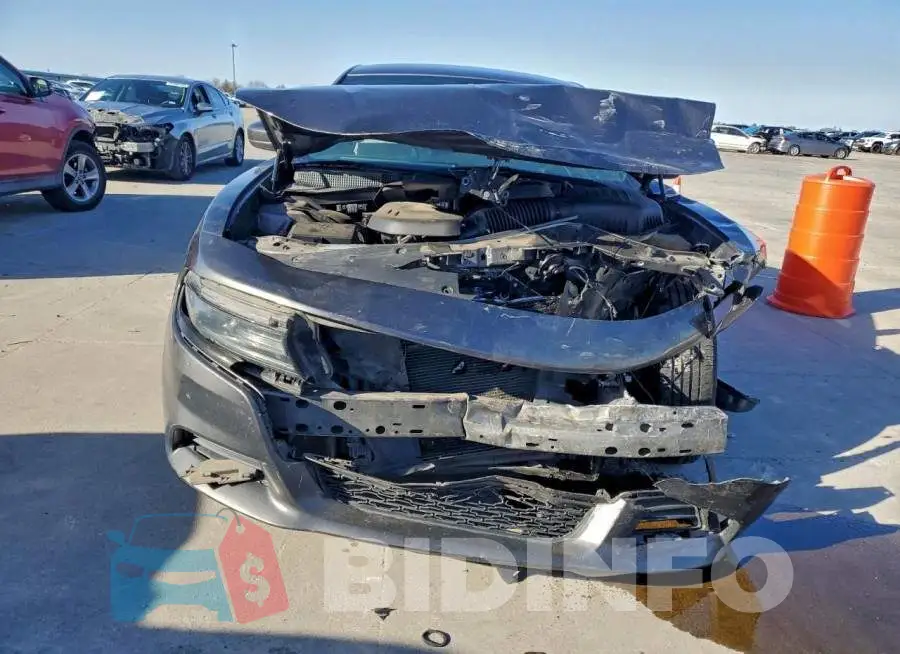 2C3CDXBG3KH657608 Photo# 5