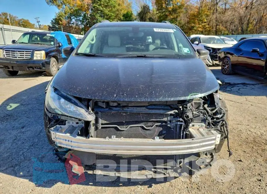 2C4RC1DG9MR542818 Photo# 5