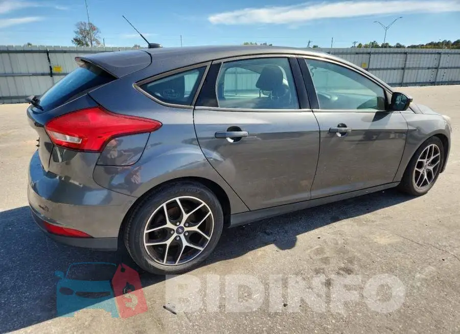 1FADP3M20HL256262 Photo# 3