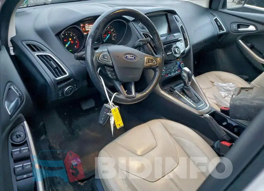 1FADP3N25JL295885 Photo# 8