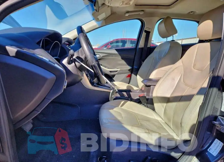 1FADP3N27HL268181 Photo# 7