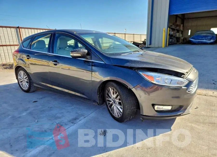 1FADP3N27HL268181 Photo# 4