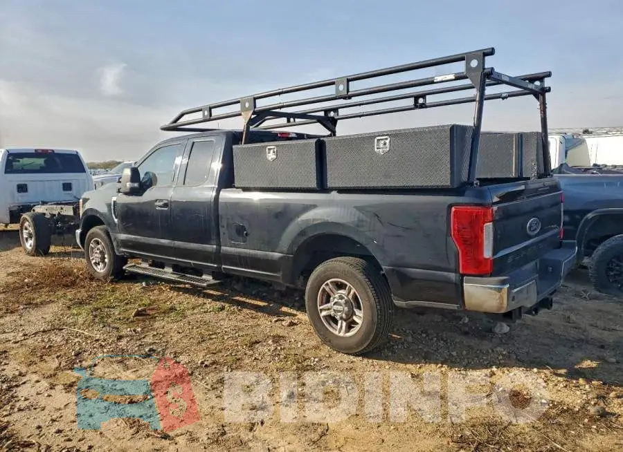 1FT7X2A68HED72158 Photo# 2