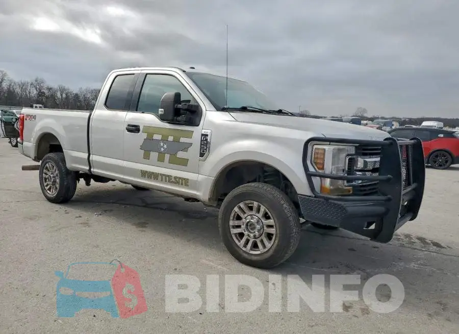 1FT7X2B66KEE24294 Photo# 4