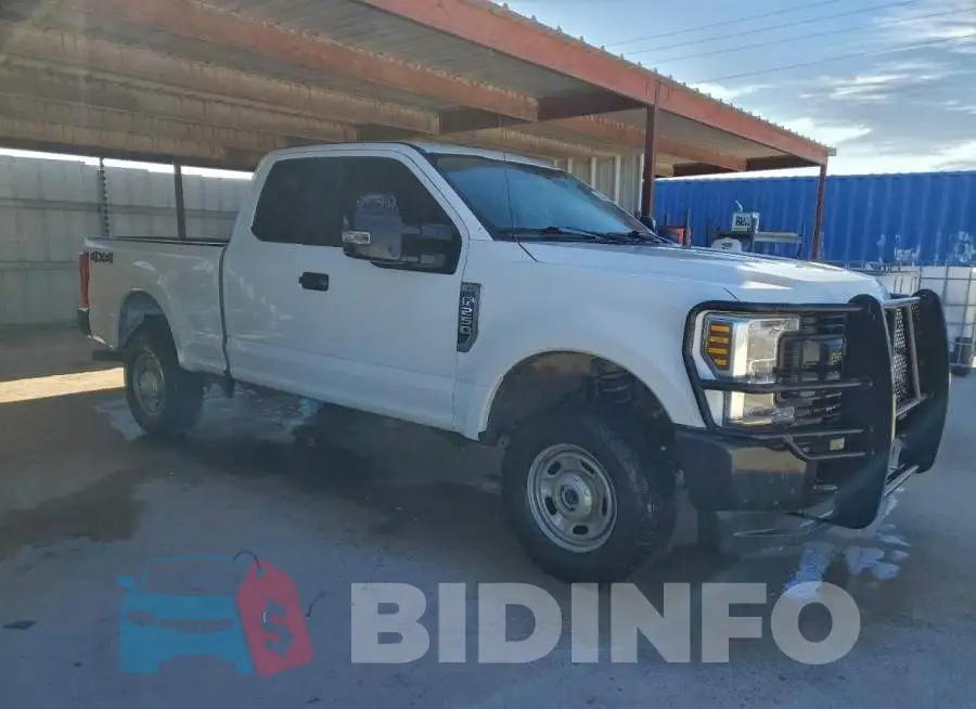 1FT7X2B68KEC62815 Photo# 4