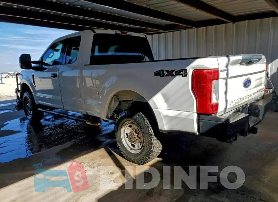 1FT7X2B68KEC62815 Photo# 2