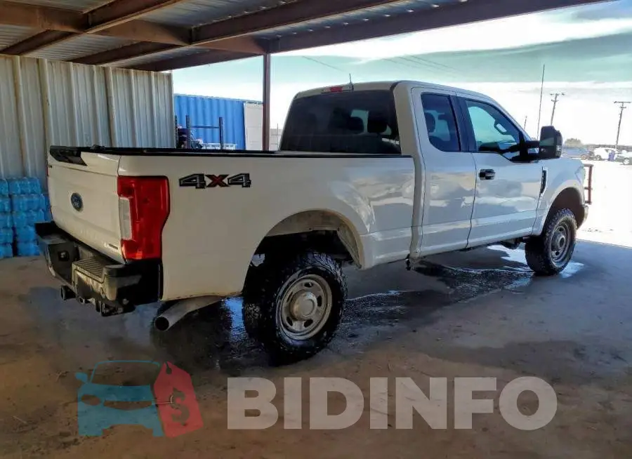 1FT7X2B68KEC62815 Photo# 3