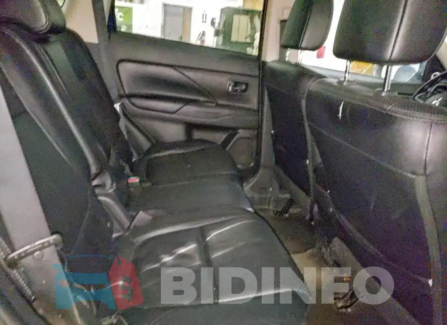 JA4AD3A30JZ064436 Photo# 11