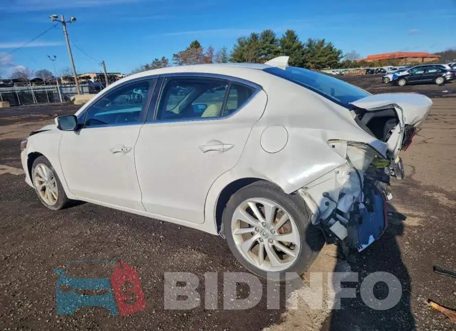 19UDE2F78JA005771 Photo# 2