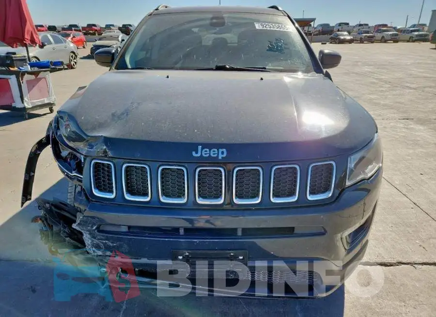3C4NJDCB9JT283994 Photo# 5