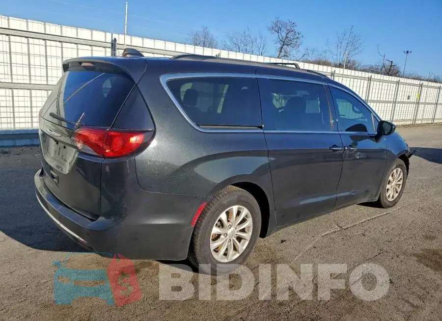 2C4RC1FG5JR155353 Photo# 3
