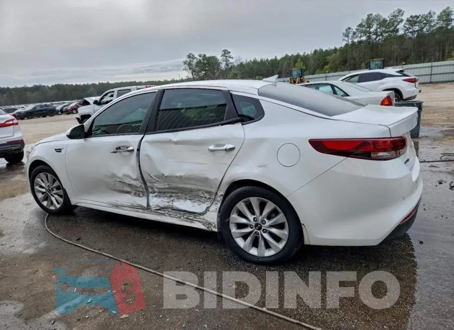 5XXGT4L38JG208775 Photo# 2